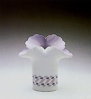 Lladro-White Basket Vase 1989-90
