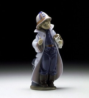 Lladro-Little Firefighter 1997-00