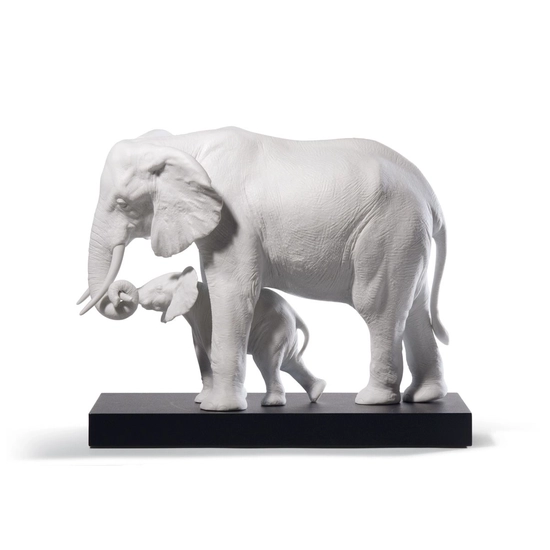Lladro - LEADING THE WAY