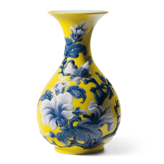 Lladro - Sparrows Vase Yellow