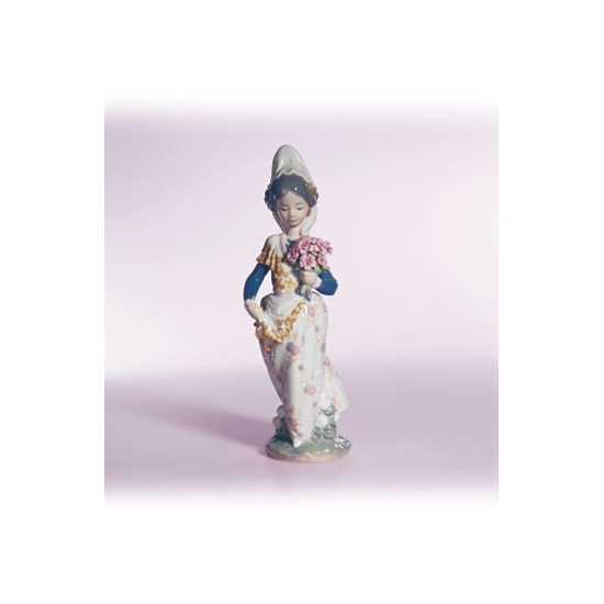 Lladro - Valencian Lady