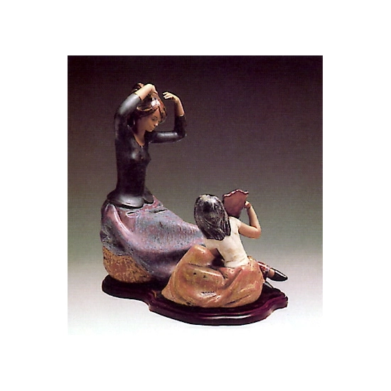 Lladro - Tying The Ribbon 1980-85