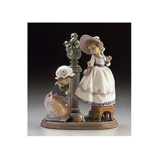 Lladro - A Stitch In Time  1986-97