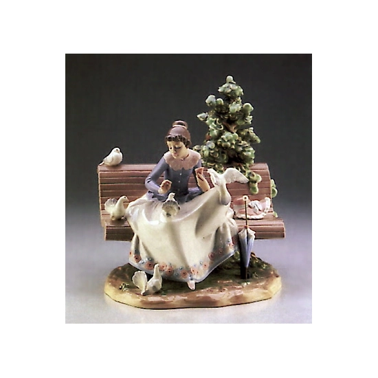 Lladro - Feeding The Pigeons  1987-89