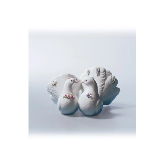 Lladro - Kissing Doves with Flowers