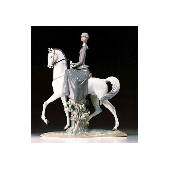 Lladro - Female Equestrian