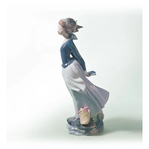 Lladro Sea Breeze Wind Blown Girl Out Of Print Retired