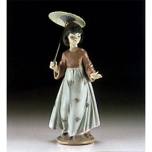 Amazon.com: LLADRÓ Figurine: 5845 Dressing The Baby : Home