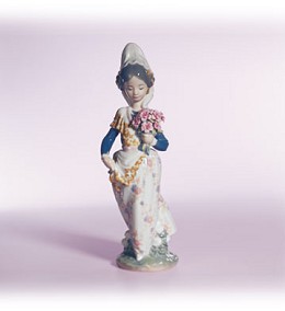 Valencian Lady by Lladro Image is watermarked for copyright protection and is not present on the actual art work.
