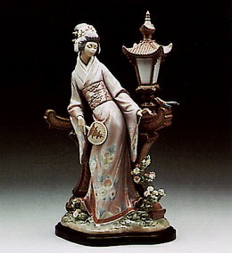 Mariko 1982-95 by Lladro Image is watermarked for copyright protection and is not present on the actual art work.