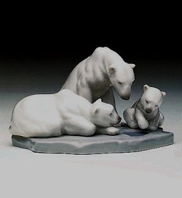 Bearly Love 1983-99 by Lladro Image is watermarked for copyright protection and is not present on the actual art work.
