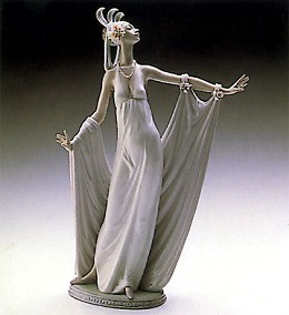 Grand Dame 1987-2000 by Lladro Image is watermarked for copyright protection and is not present on the actual art work.