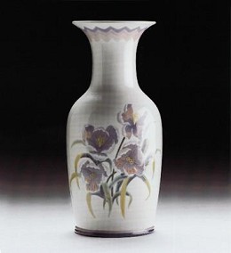 Vase Pansy 1988-99 by Lladro Image is watermarked for copyright protection and is not present on the actual art work.