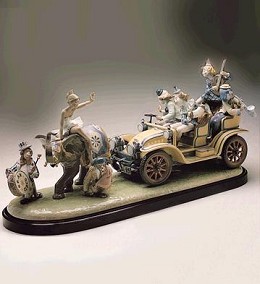 Circus Parade 1989-98 by Lladro Image is watermarked for copyright protection and is not present on the actual art work.