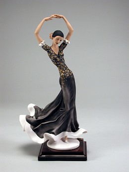 Esperanza 2006 Member's Only Figure by Giuseppe Armani Image is watermarked for copyright protection and is not present on the actual art work.