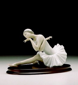 Death Of A Swan (white) 1983-87 by Lladro Image is watermarked for copyright protection and is not present on the actual art work.