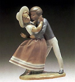 Waltz Time 1974-85 by Lladro Image is watermarked for copyright protection and is not present on the actual art work.