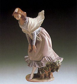 March Winds 1980-83 by Lladro Image is watermarked for copyright protection and is not present on the actual art work.