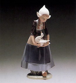Ilsa Dutch Girl 1980-85 by Lladro Image is watermarked for copyright protection and is not present on the actual art work.