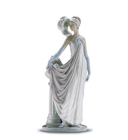 Socialite Of The 20's 1985-01 by Lladro Image is watermarked for copyright protection and is not present on the actual art work.