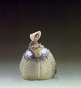 Petite Maiden 1986-89 by Lladro Image is watermarked for copyright protection and is not present on the actual art work.