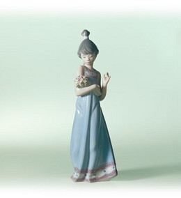 Spring Token by Lladro Image is watermarked for copyright protection and is not present on the actual art work.