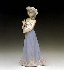 Elizabeth 1990-98 by Lladro Image is watermarked for copyright protection and is not present on the actual art work.