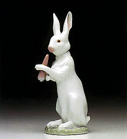 Snack Time Rabbit 1992-95 by Lladro Image is watermarked for copyright protection and is not present on the actual art work.