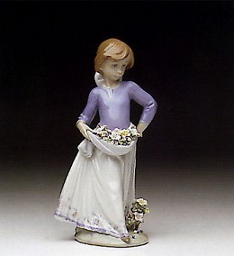 Precious Petals 1991-96 by Lladro Image is watermarked for copyright protection and is not present on the actual art work.