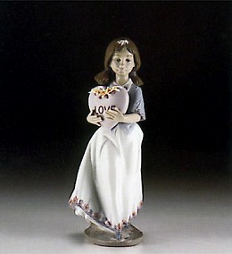 European Love 1994-99 by Lladro Image is watermarked for copyright protection and is not present on the actual art work.