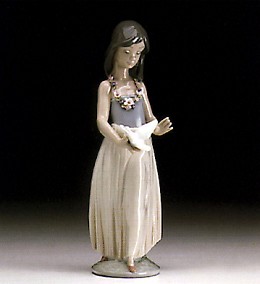 Polynesian Love 1994-99 by Lladro Image is watermarked for copyright protection and is not present on the actual art work.