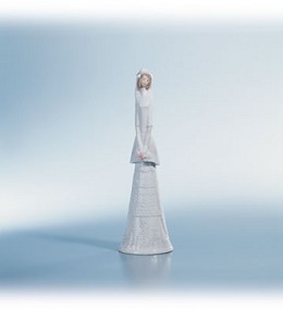 Bridal Bell 1995-01 by Lladro Image is watermarked for copyright protection and is not present on the actual art work.