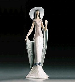 Lady Of Nice 1995-99 by Lladro Image is watermarked for copyright protection and is not present on the actual art work.