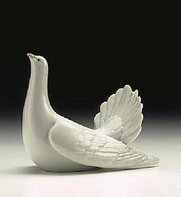 Restless Dove 1996-99 by Lladro Image is watermarked for copyright protection and is not present on the actual art work.