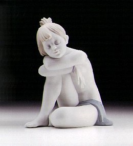 I'm Sleepy (white) 1997-00 by Lladro Image is watermarked for copyright protection and is not present on the actual art work.