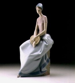 A Quiet Moment 1997-99 by Lladro Image is watermarked for copyright protection and is not present on the actual art work.
