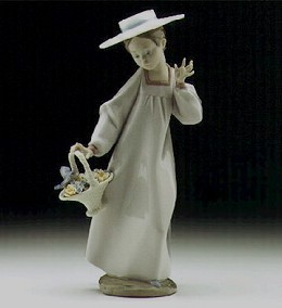 Hello Friend 1997-00 by Lladro Image is watermarked for copyright protection and is not present on the actual art work.