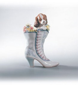 A Well Heeled Puppy 2001-2002 by Lladro Image is watermarked for copyright protection and is not present on the actual art work.
