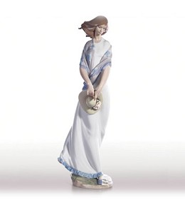 Romantica by Lladro Image is watermarked for copyright protection and is not present on the actual art work.
