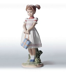 Little School Girl by Lladro Image is watermarked for copyright protection and is not present on the actual art work.