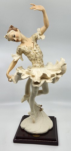 Juliette by Giuseppe Armani Image is watermarked for copyright protection and is not present on the actual art work.