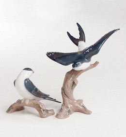 Two Hearts Together by Lladro Image is watermarked for copyright protection and is not present on the actual art work.