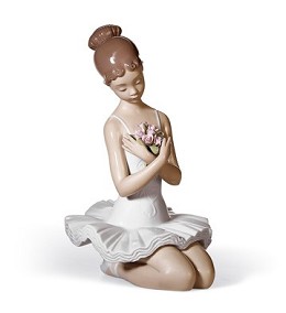 First Ovation by Lladro Image is watermarked for copyright protection and is not present on the actual art work.