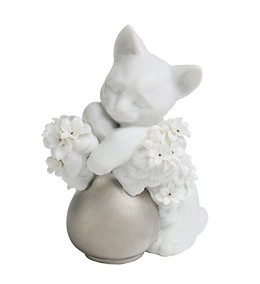 Dreamy Kitten (re-Deco) by Lladro Image is watermarked for copyright protection and is not present on the actual art work.