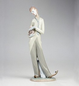 Romantic Clown by Lladro Image is watermarked for copyright protection and is not present on the actual art work.