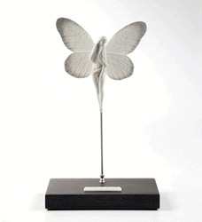 Ideopsis Gaura by Lladro Image is watermarked for copyright protection and is not present on the actual art work.