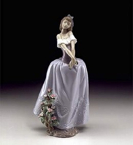 Lady In Love by Lladro Image is watermarked for copyright protection and is not present on the actual art work.