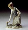 Lladro Girl Gathering Flowers 1971-93