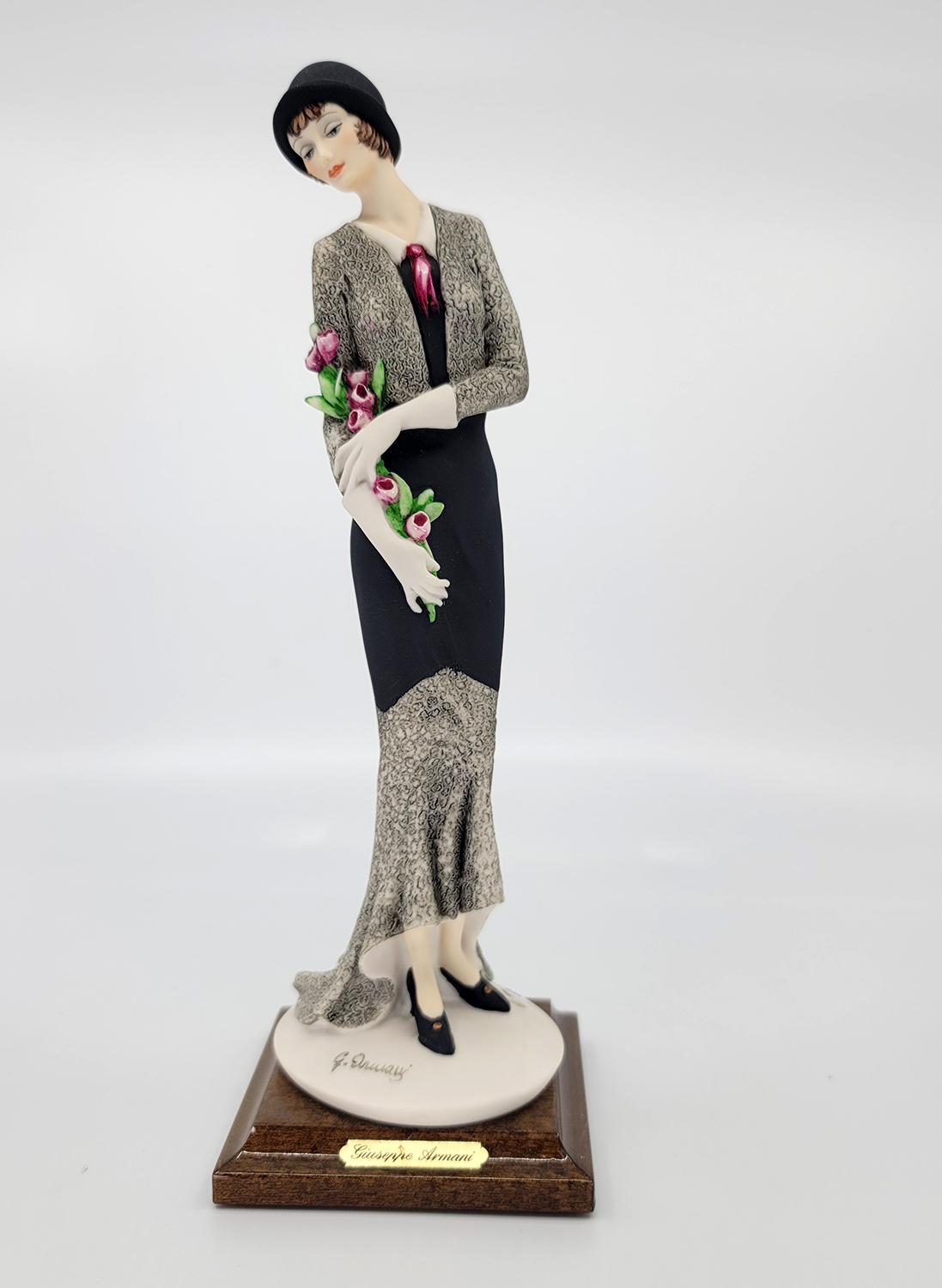 Giuseppe Armani Lady With Flowers 0413C Open Edition Sculpture.