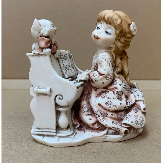 PLAYING THE PIANO by Giuseppe Armani | Elegant Porcelain
